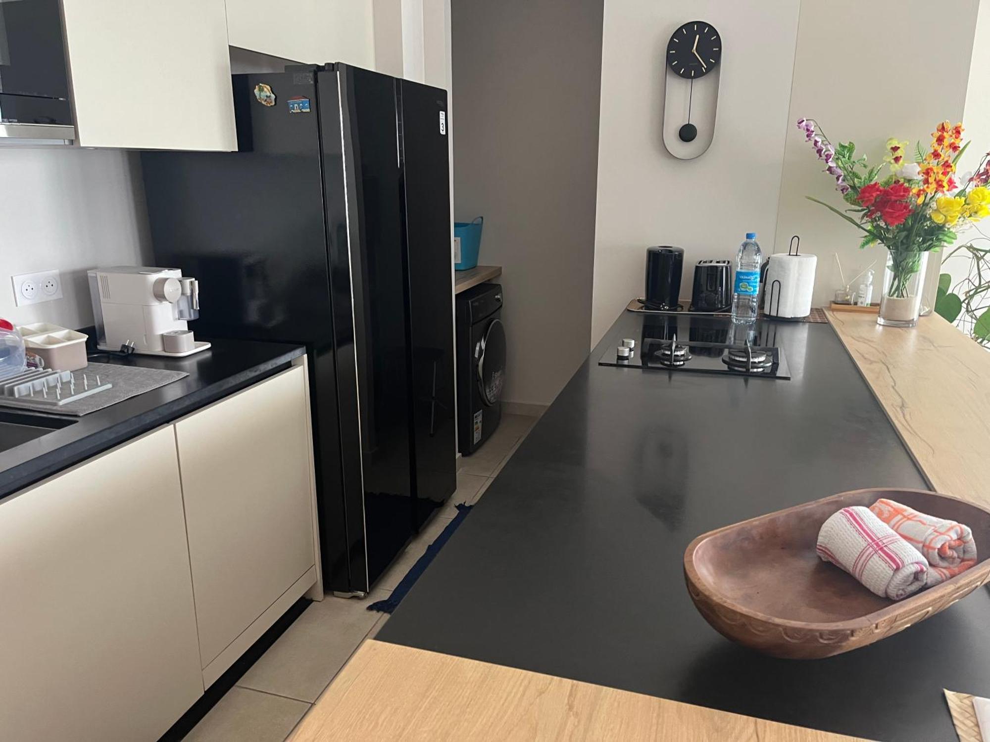 Standing Residence Tevai بابيت المظهر الخارجي الصورة